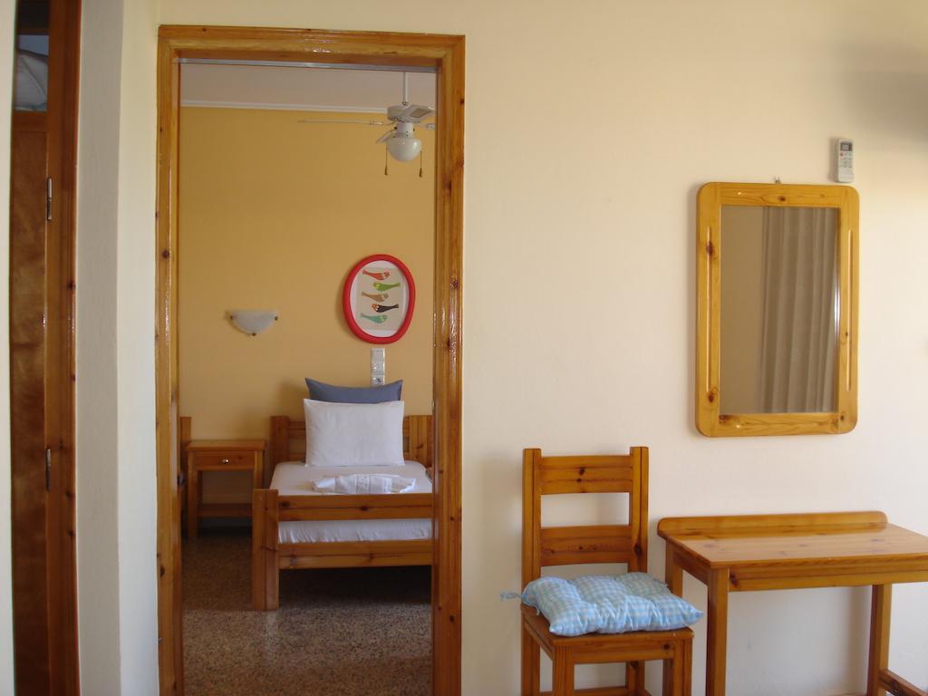 Kochili Apartments Néos Pírgos Pokoj fotografie