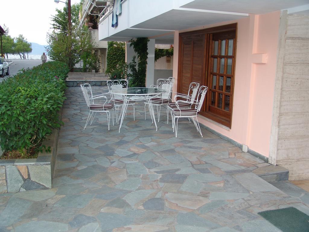 Kochili Apartments Néos Pírgos Exteriér fotografie