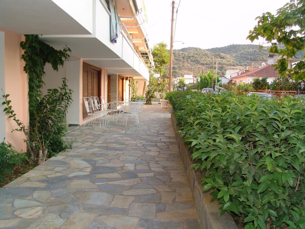 Kochili Apartments Néos Pírgos Exteriér fotografie
